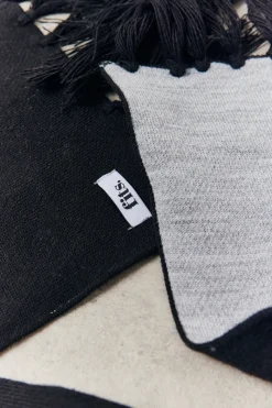Knitted Scarf|Fits