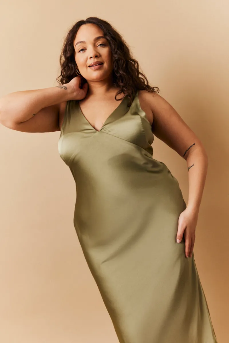 Satin Twist Back Maxi Dress|In The Style Hot