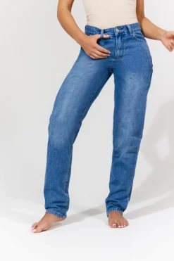 Sofia Straight Leg Mom Jeans|In The Style Clearance