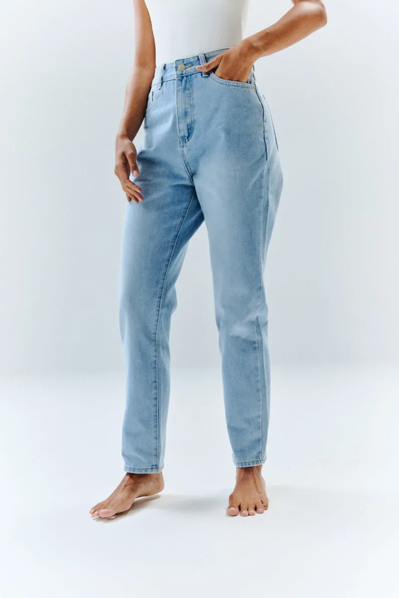 Sofia Straight Mom Jeans|In The Style Clearance
