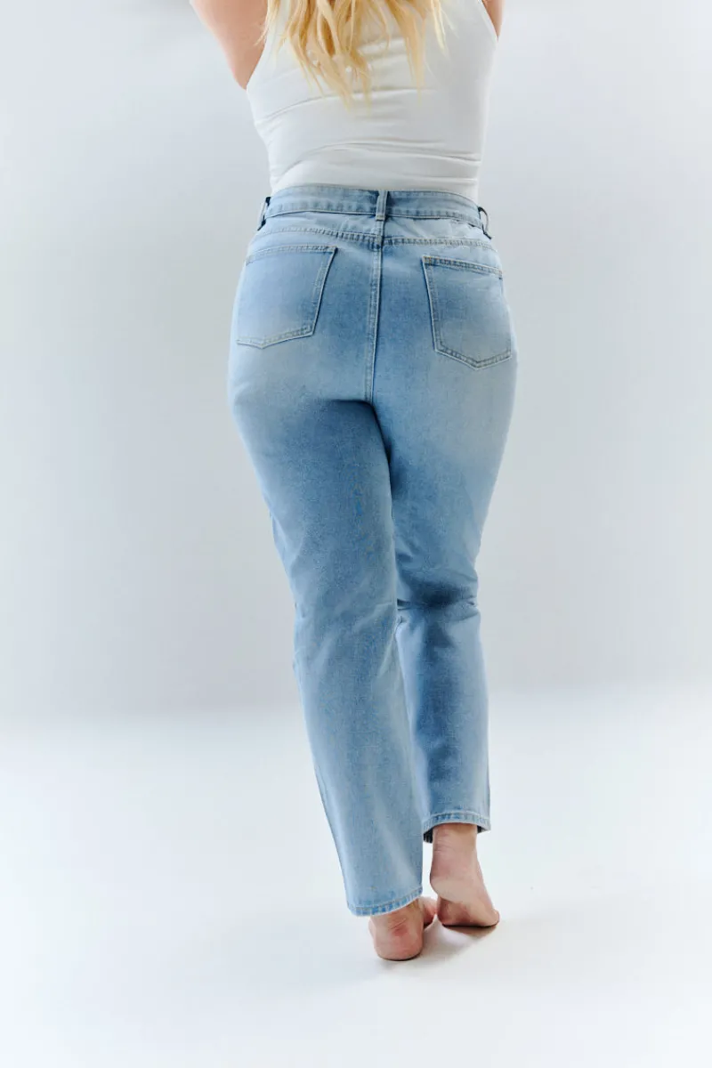Sofia Straight Mom Jeans|In The Style Clearance